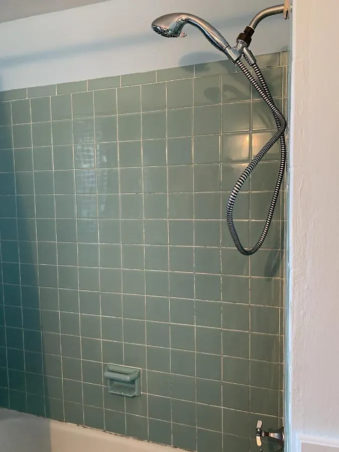 Apartment Break Side Studio #5 Apts North Camellia Acres