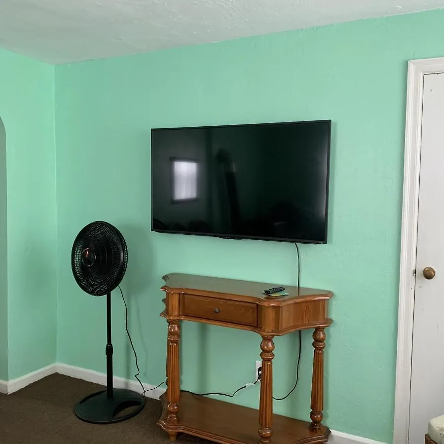 Break Side Studio #5 Apts North Camellia Acres Apartment